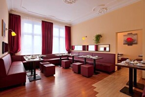 Daily buffet breakfast (EUR 8 per person) - Hotel Abendstern (Berlin)