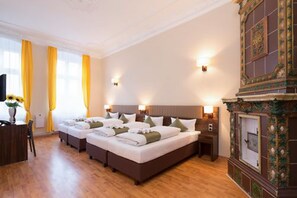 Double Room | Hypo-allergenic bedding, desk, soundproofing, free WiFi - Hotel Abendstern (Berlin)