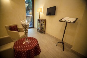 Interior entrance - Hotel Cimabue (Florence)