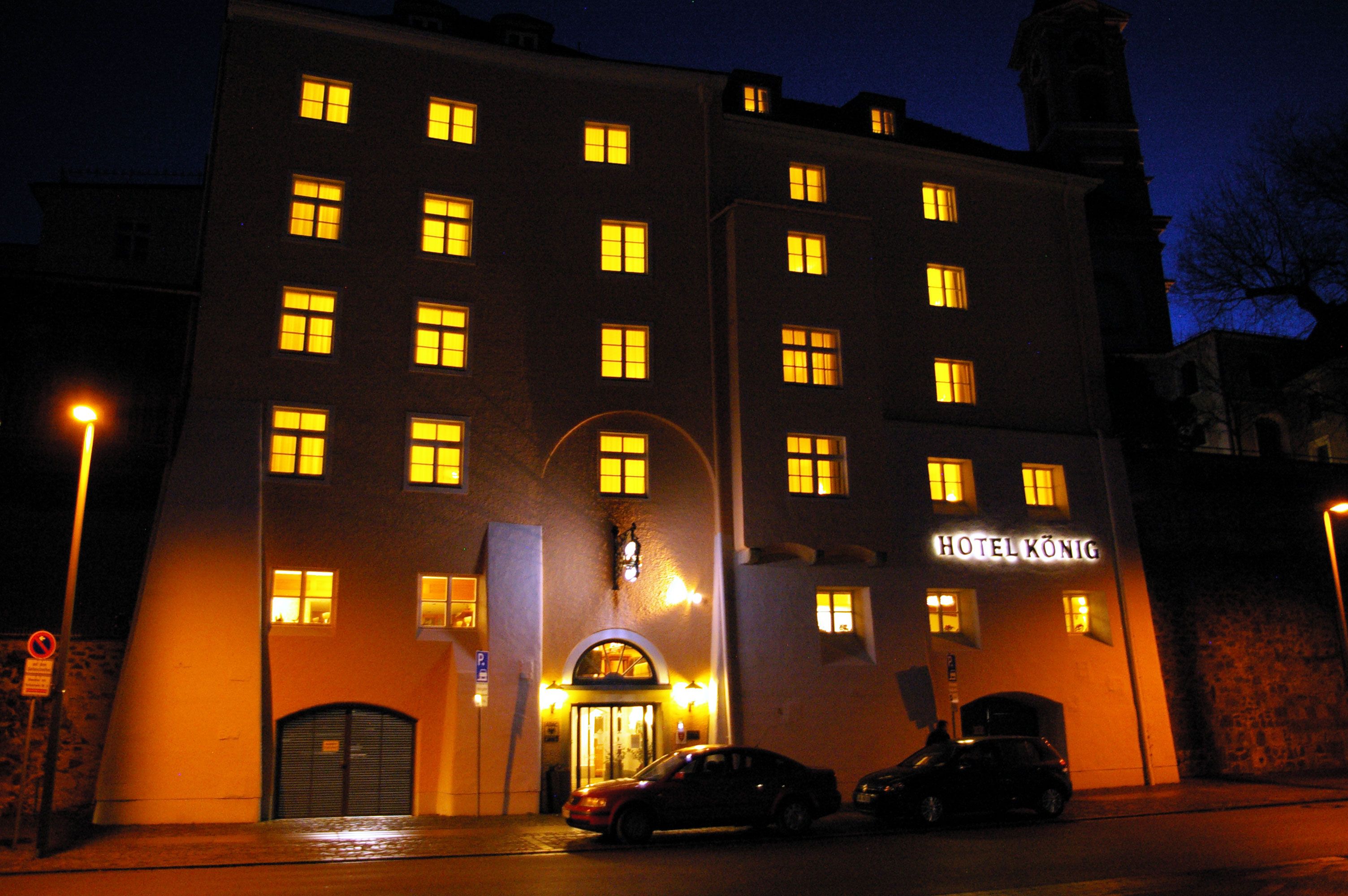 Fassade der Unterkunft – Abend/Nacht