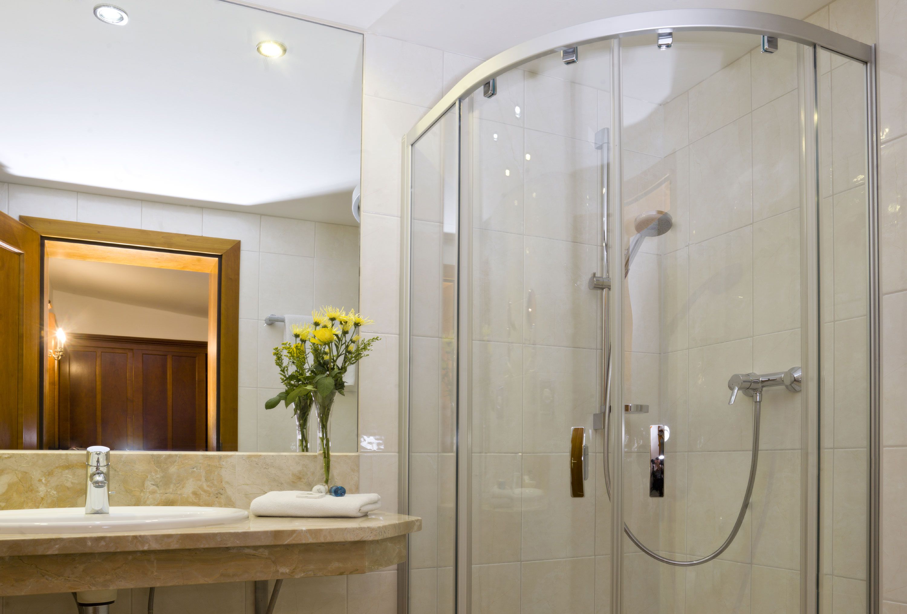 Classic-Einzelzimmer | Badezimmer | Regendusche, kostenlose Toilettenartikel, Haartrockner, Bademäntel