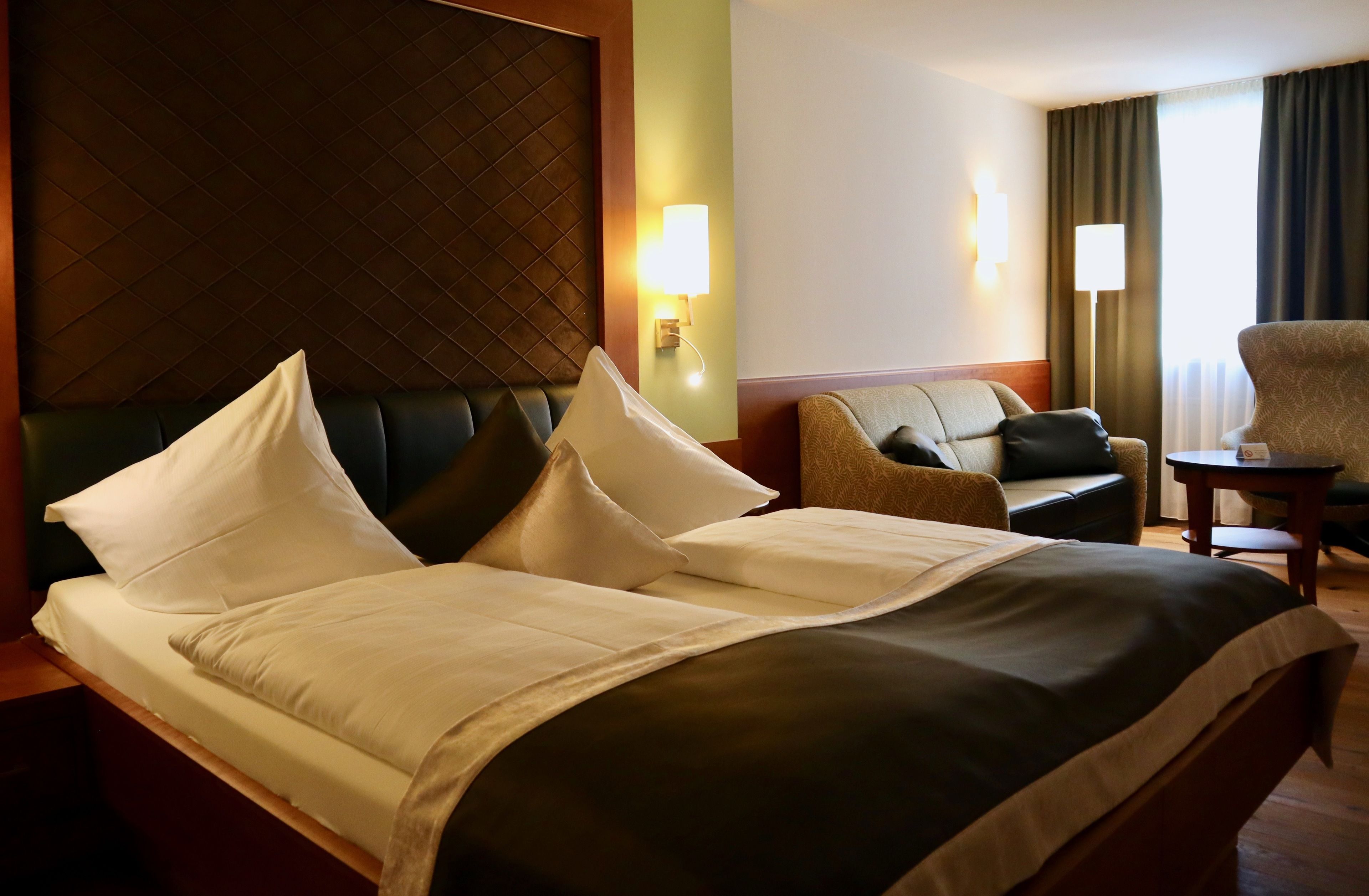 標準三人房 | 低過敏寢具、迷你吧、客房內保險箱、書桌