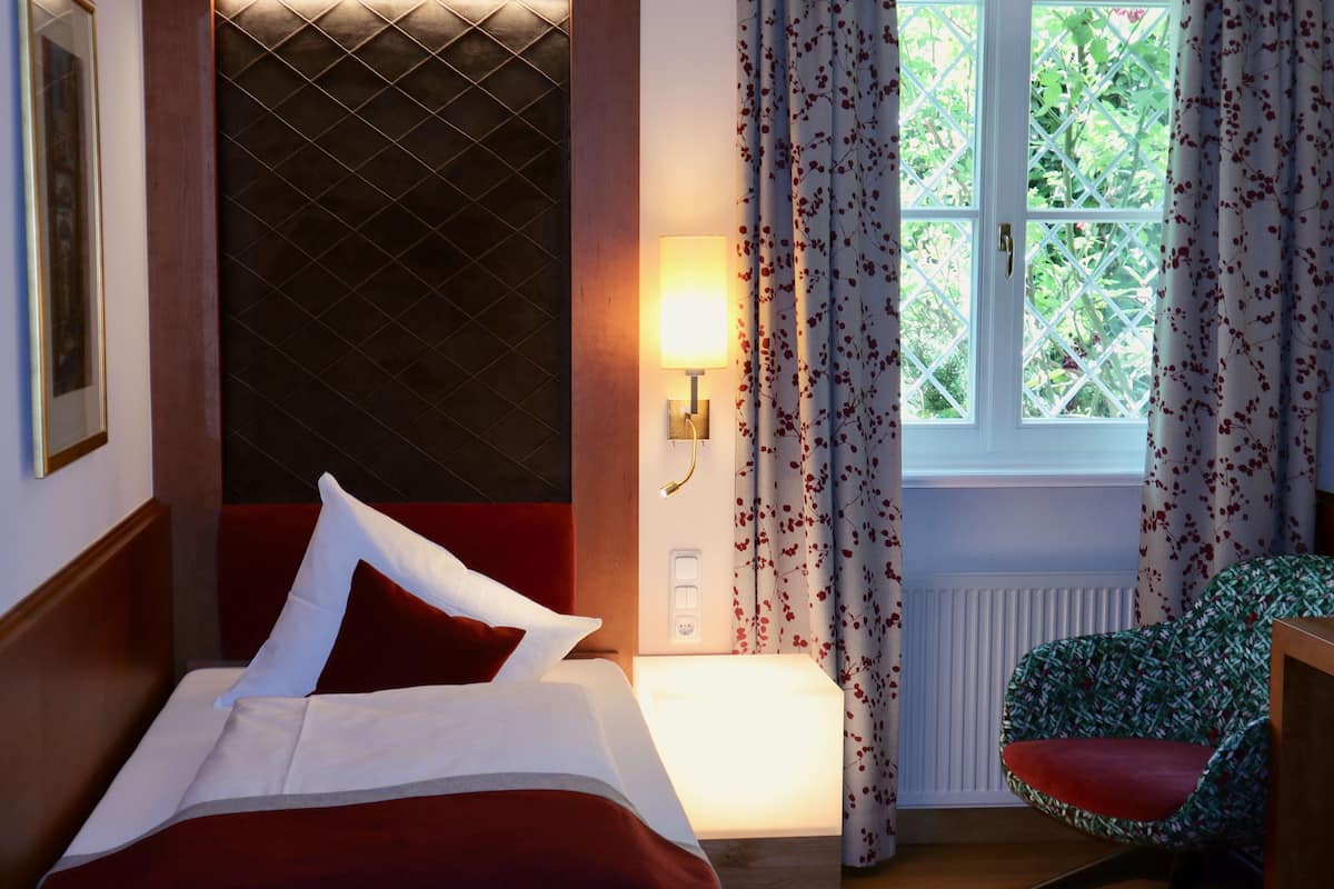 Ropa de cama hipoalergénica y minibar 