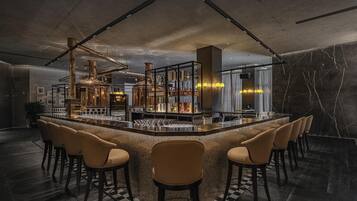 3 restaurants; breakfast, lunch, and dinner served