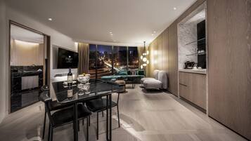 Deluxe Suite | Premium bedding, down comforters, Select Comfort beds, minibar