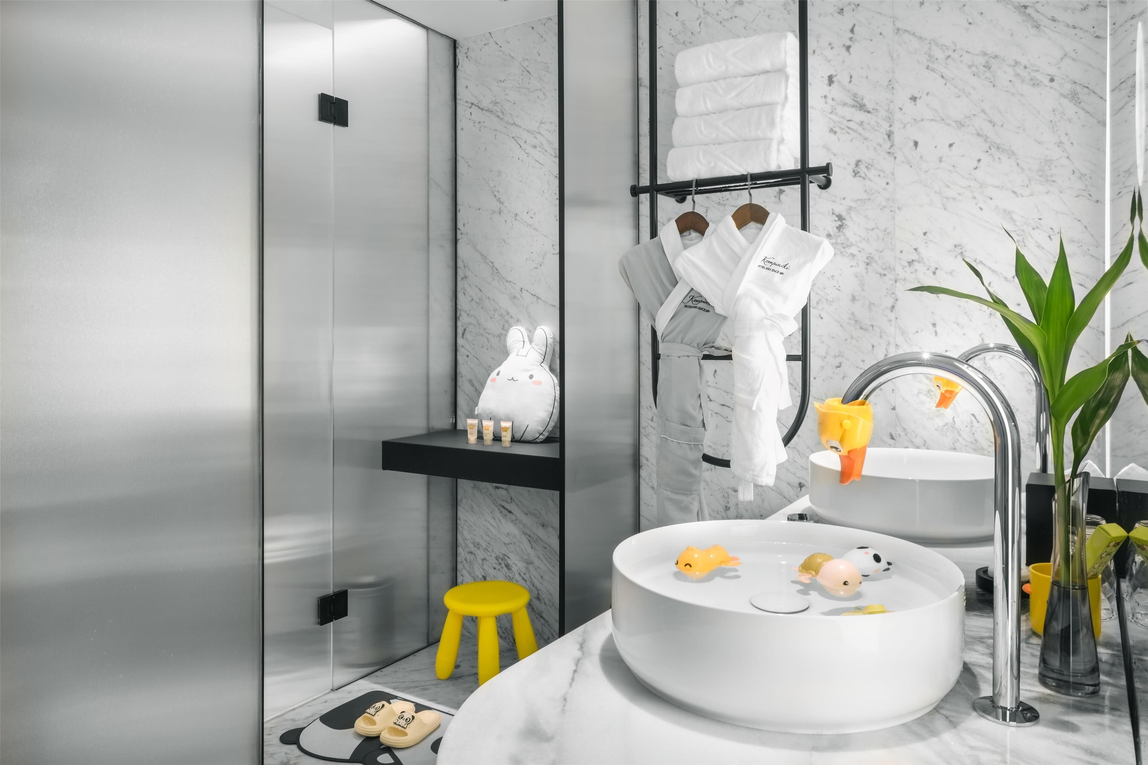 1 bedroom, premium bedding, down duvets, select comfort beds