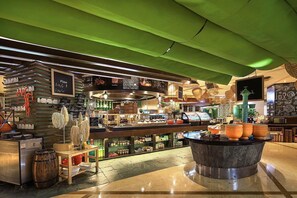 Desayuno buffet todos los días (con cargo)