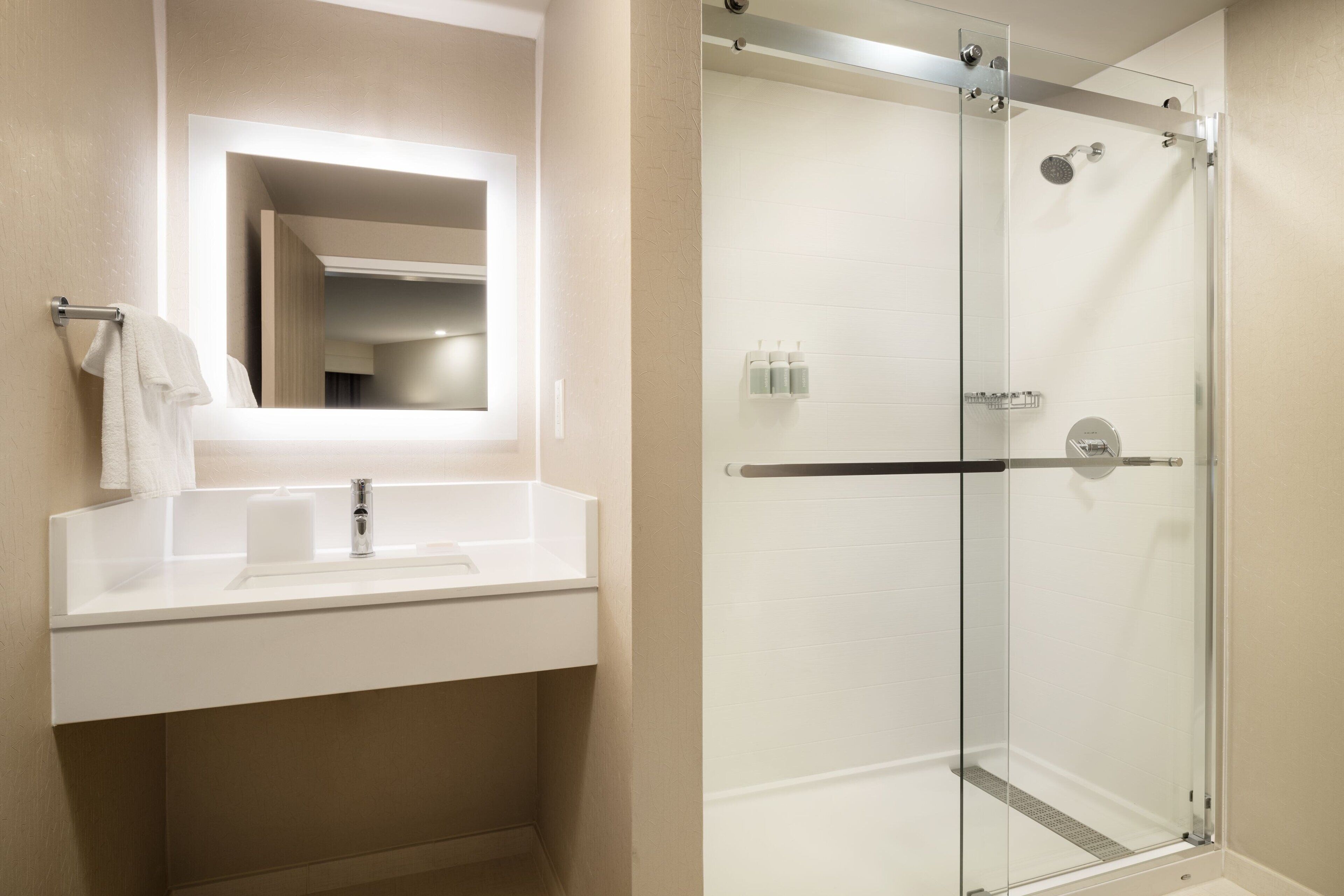 combined shower/bathtub, free toiletries, hair dryer, towels