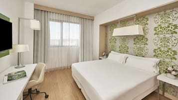 1 dormitorio, minibar, caja fuerte y escritorio