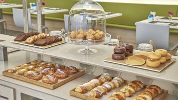 Petit déjeuner buffet servi tous les jours en supplément