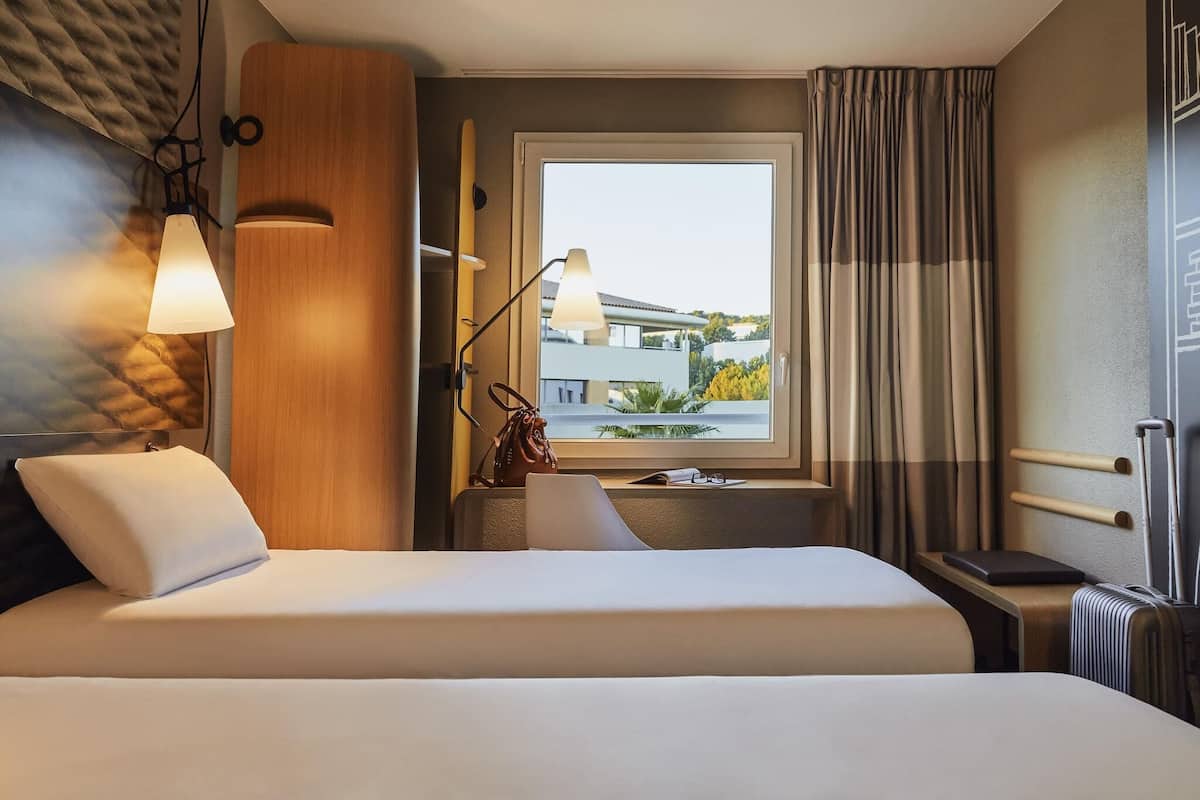 Premium bedding, pillowtop beds, desk, blackout drapes