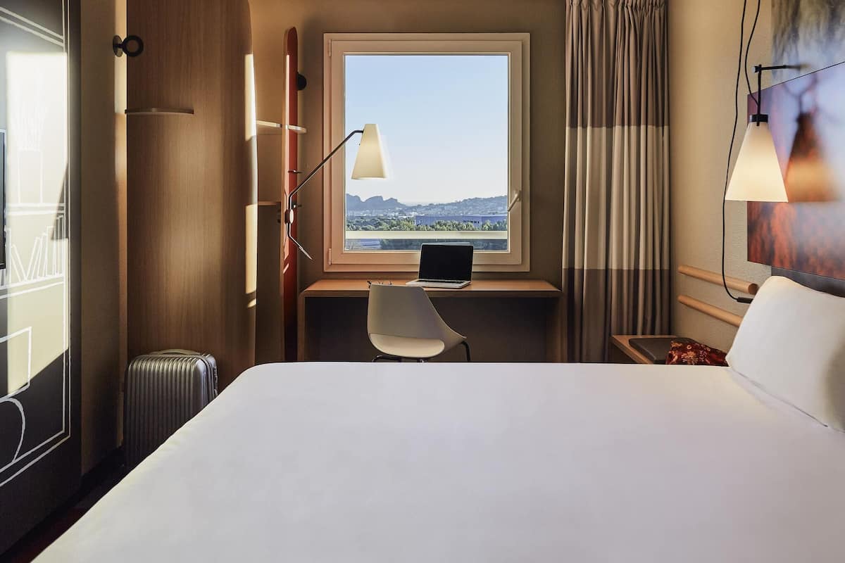 double room, sea view | premium bedding, pillow-top beds, desk, blackout curtains