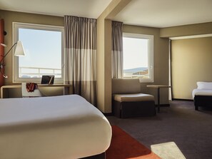 Ropa de cama de alta calidad, colchones con pillow-top y escritorio 