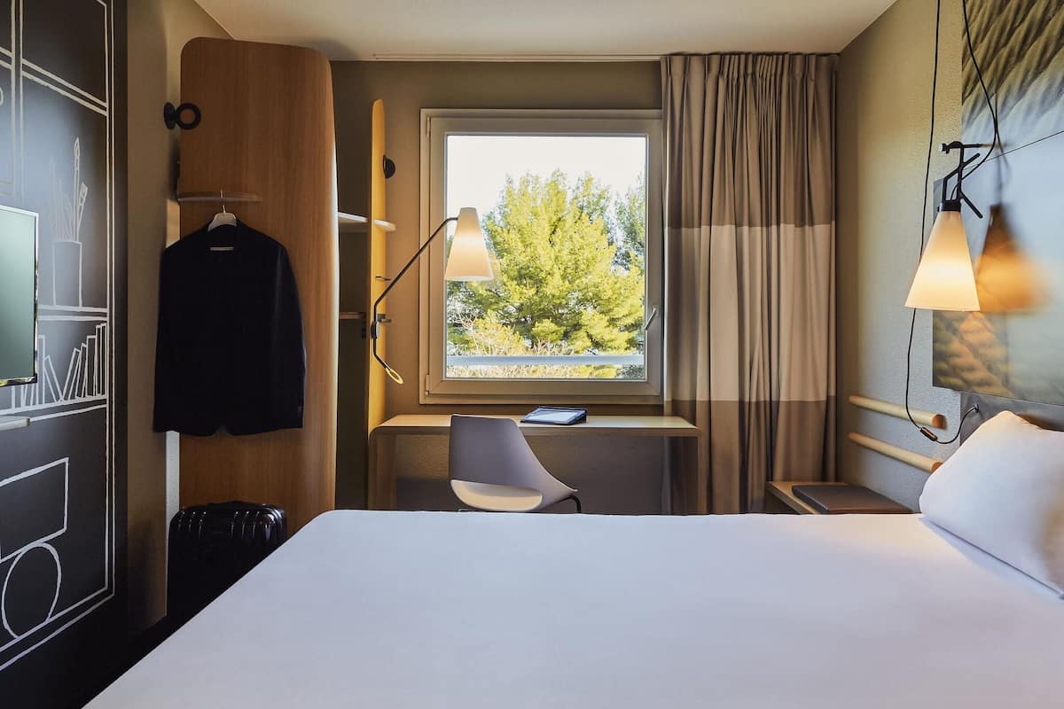 Premium bedding, pillowtop beds, desk, blackout drapes