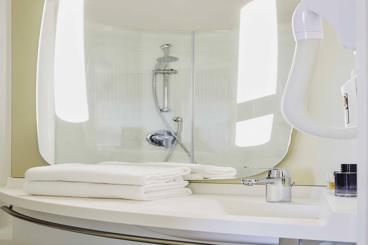 premium bedding, pillow-top beds, desk, blackout curtains