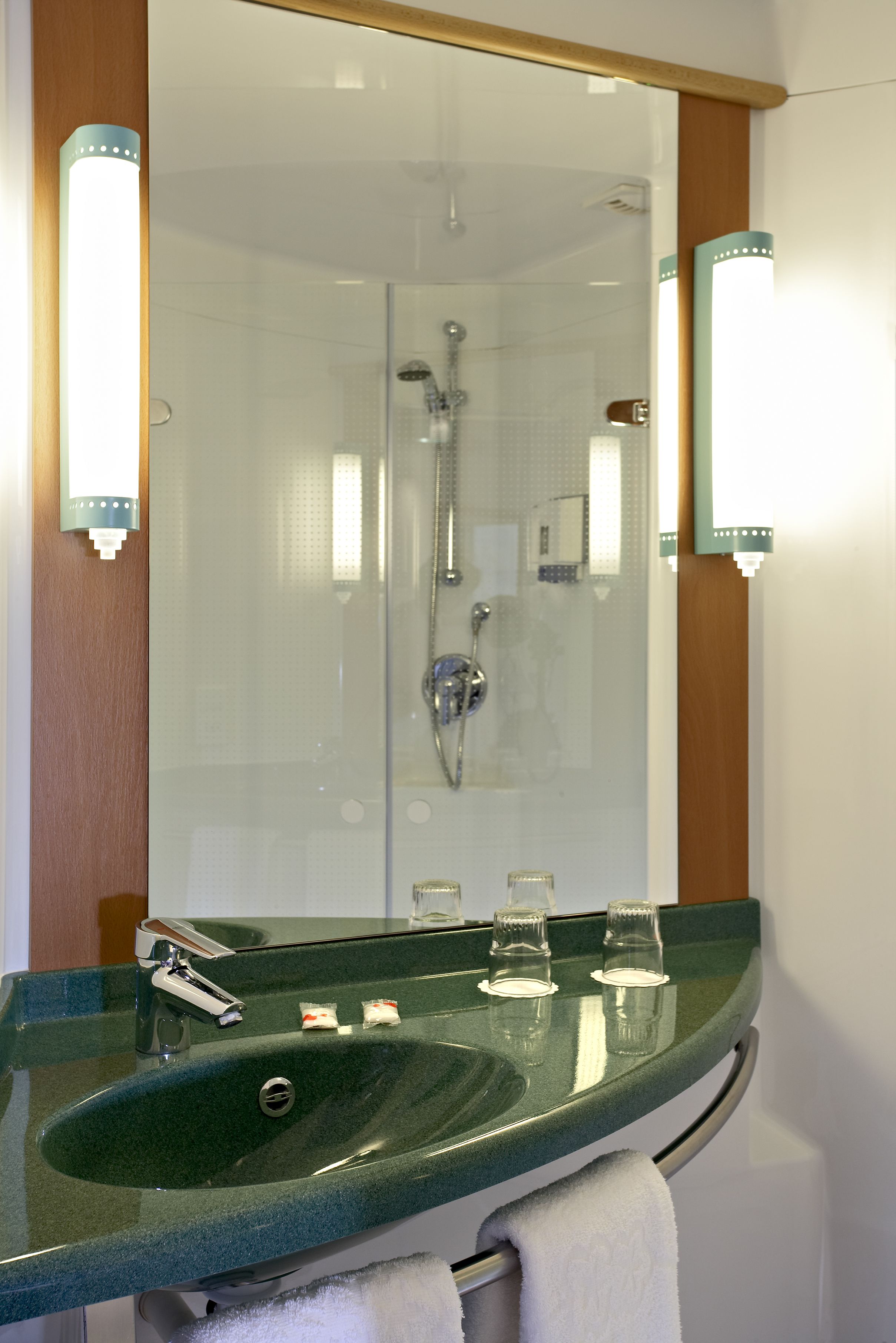 淋浴設備、環保盥洗用品、吹風機、毛巾