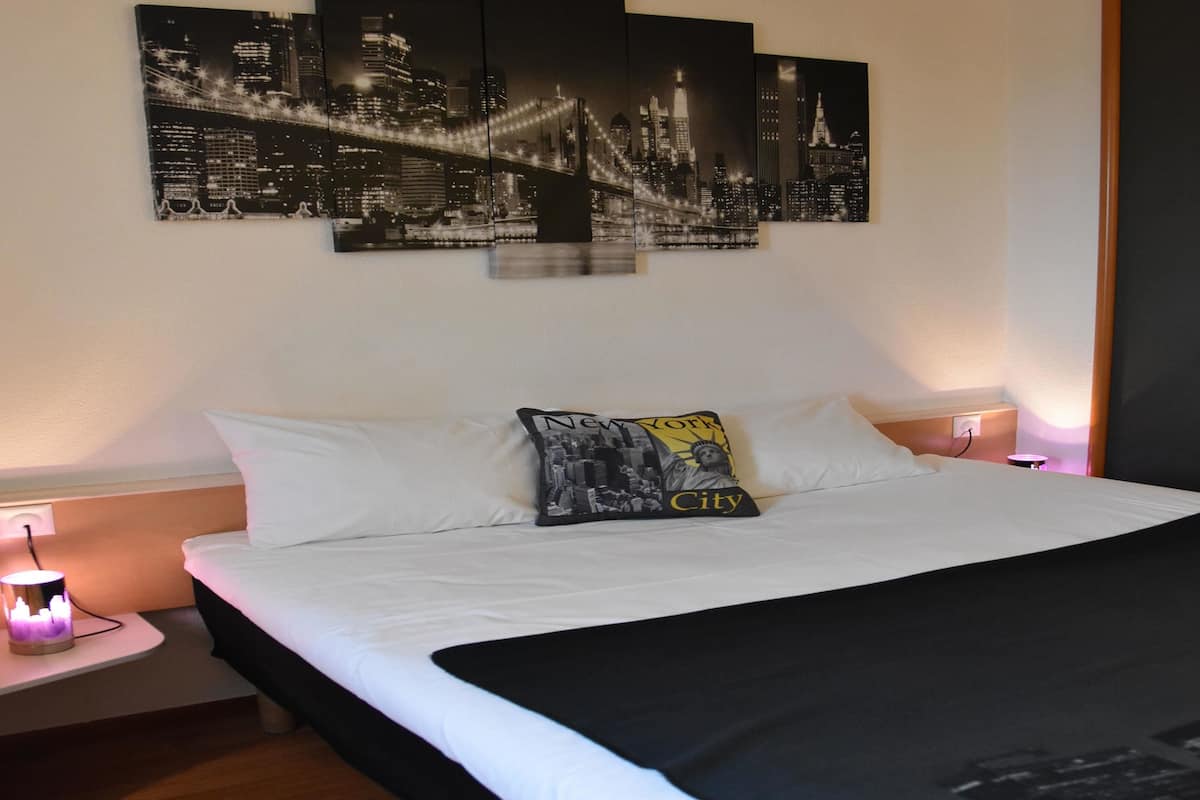 1 bedroom, in-room safe, desk, soundproofing