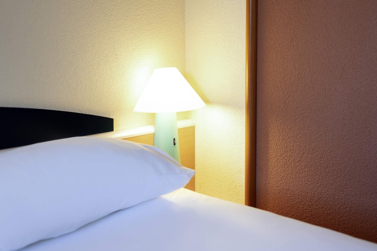 1 bedroom, in-room safe, desk, soundproofing