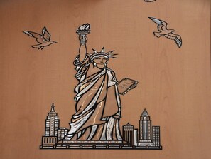 Caja de seguridad en la habitación, escritorio y insonorización 