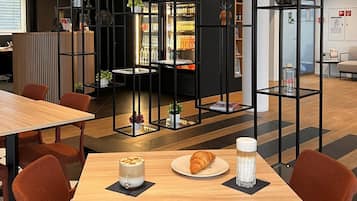 Desayuno buffet (CHF 16 por persona)