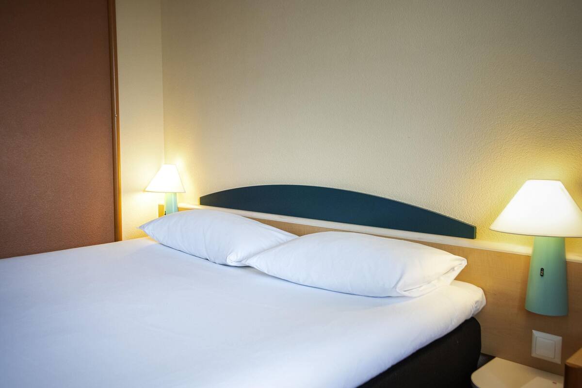 1 bedroom, in-room safe, desk, soundproofing