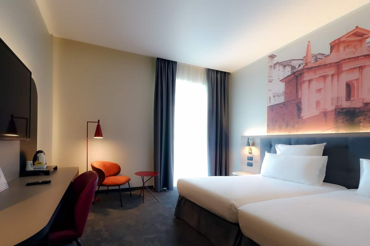 Standardzimmer, 2Â Einzelbetten | Hochwertige Bettwaren, Minibar, Zimmersafe, Schreibtisch