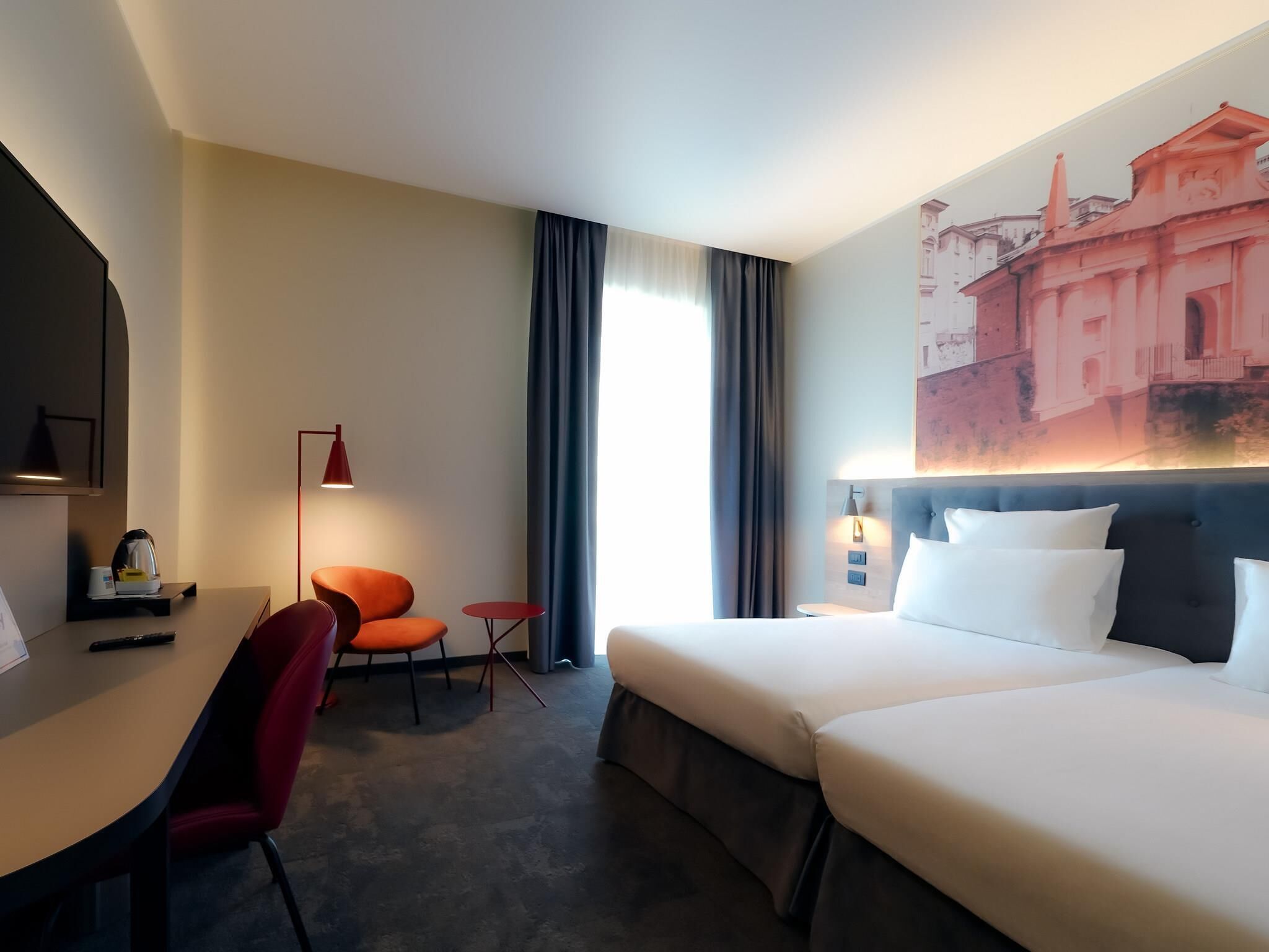 Standard Room, 2 Twin Beds | Premium bedding, minibar, in-room safe, desk