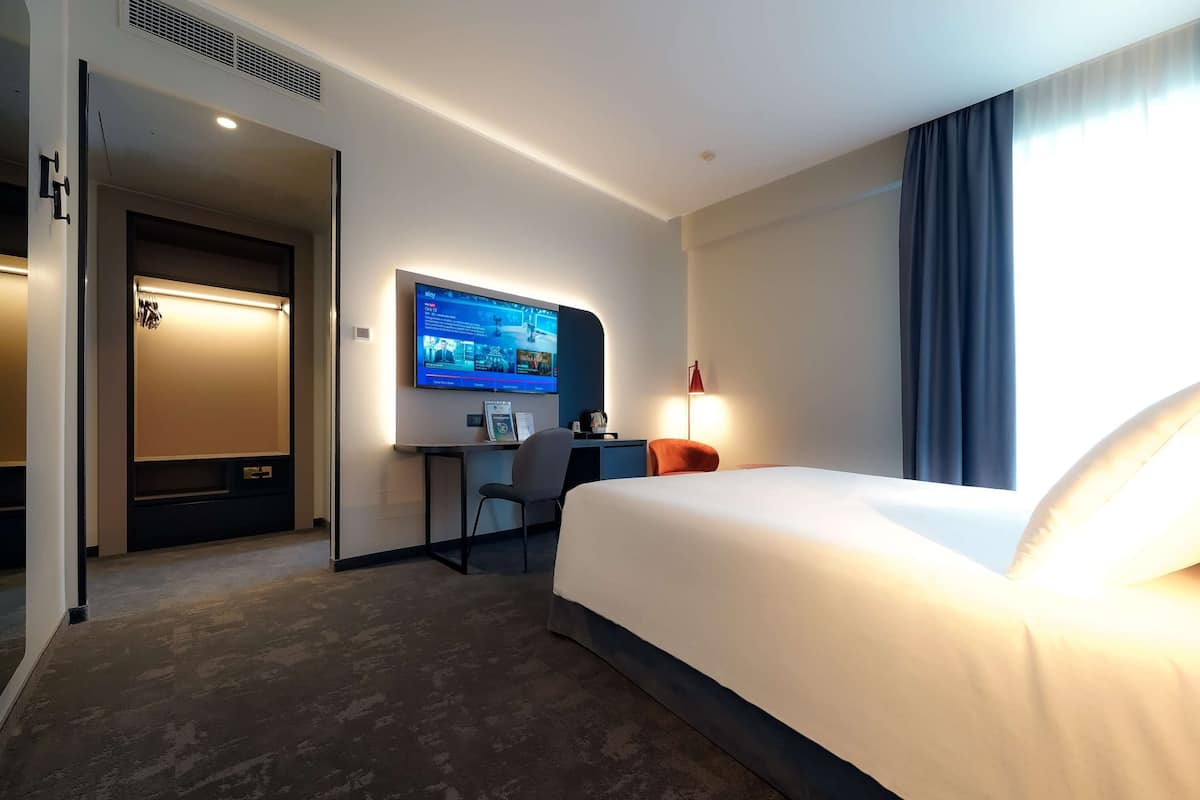 Kamar Double Standar, 1 Tempat Tidur Double | Seprai premium, minibar, brankas, dan meja kerja