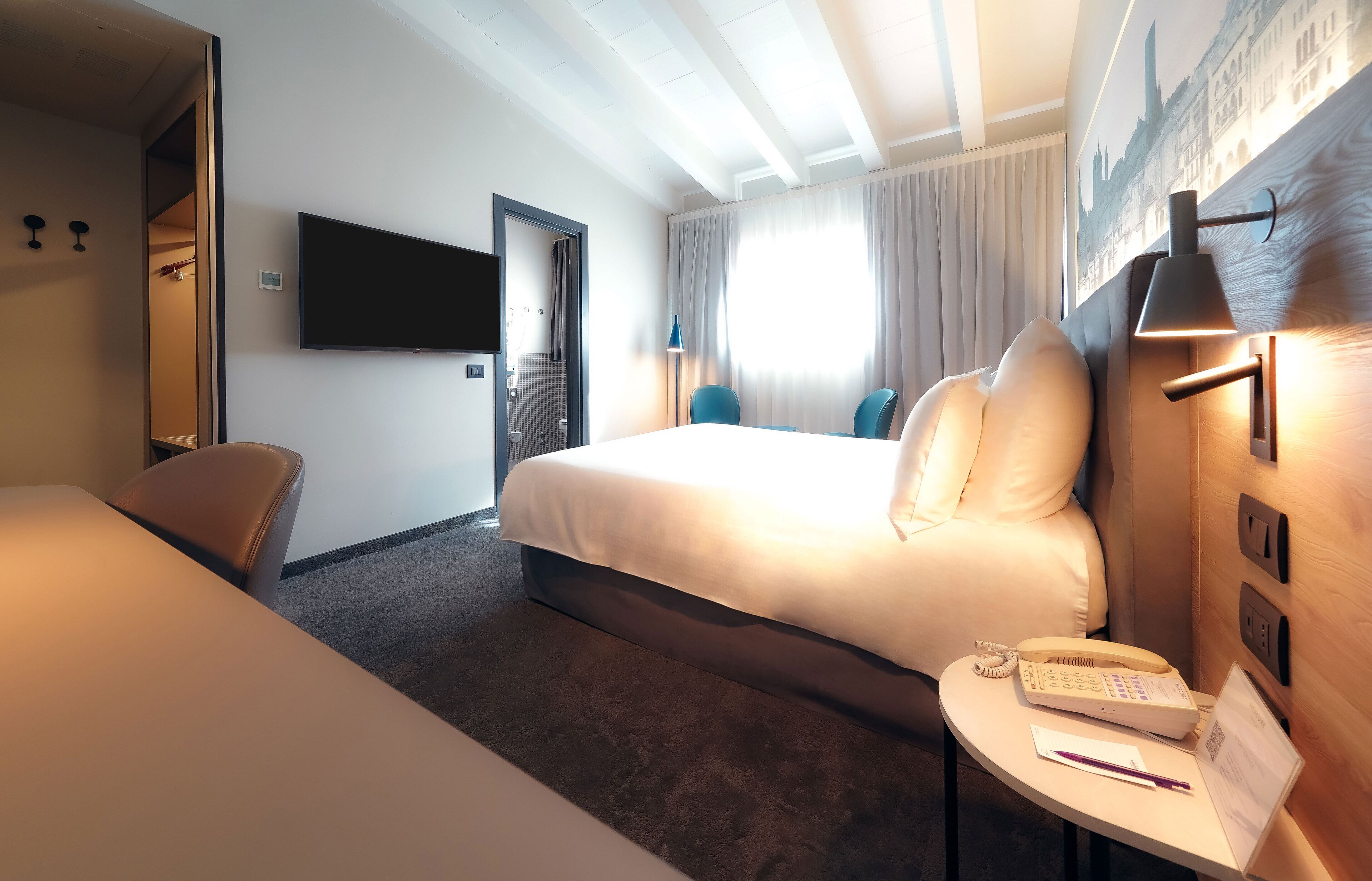 standard double room, 1 double bed | premium bedding, minibar, in-room safe, desk