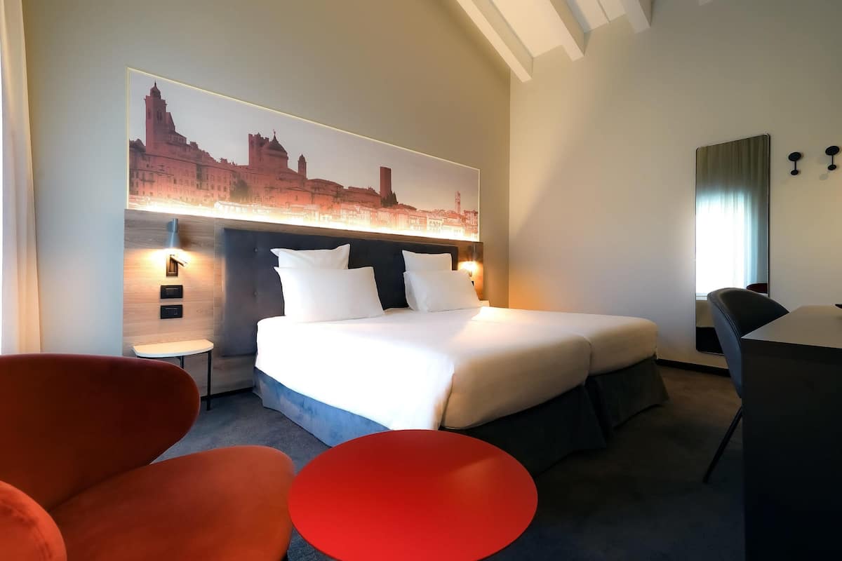 Privilege, Twin Room, 2 Twin Beds | Premium bedding, minibar, in-room safe, desk