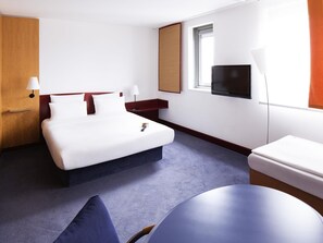 Hypo-allergenic bedding, in-room safe, desk, blackout drapes - Novotel Suites Hannover (Hannover)
