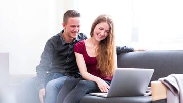 Allergikerbettwaren, Zimmersafe, Schreibtisch, Verdunkelungsvorhänge