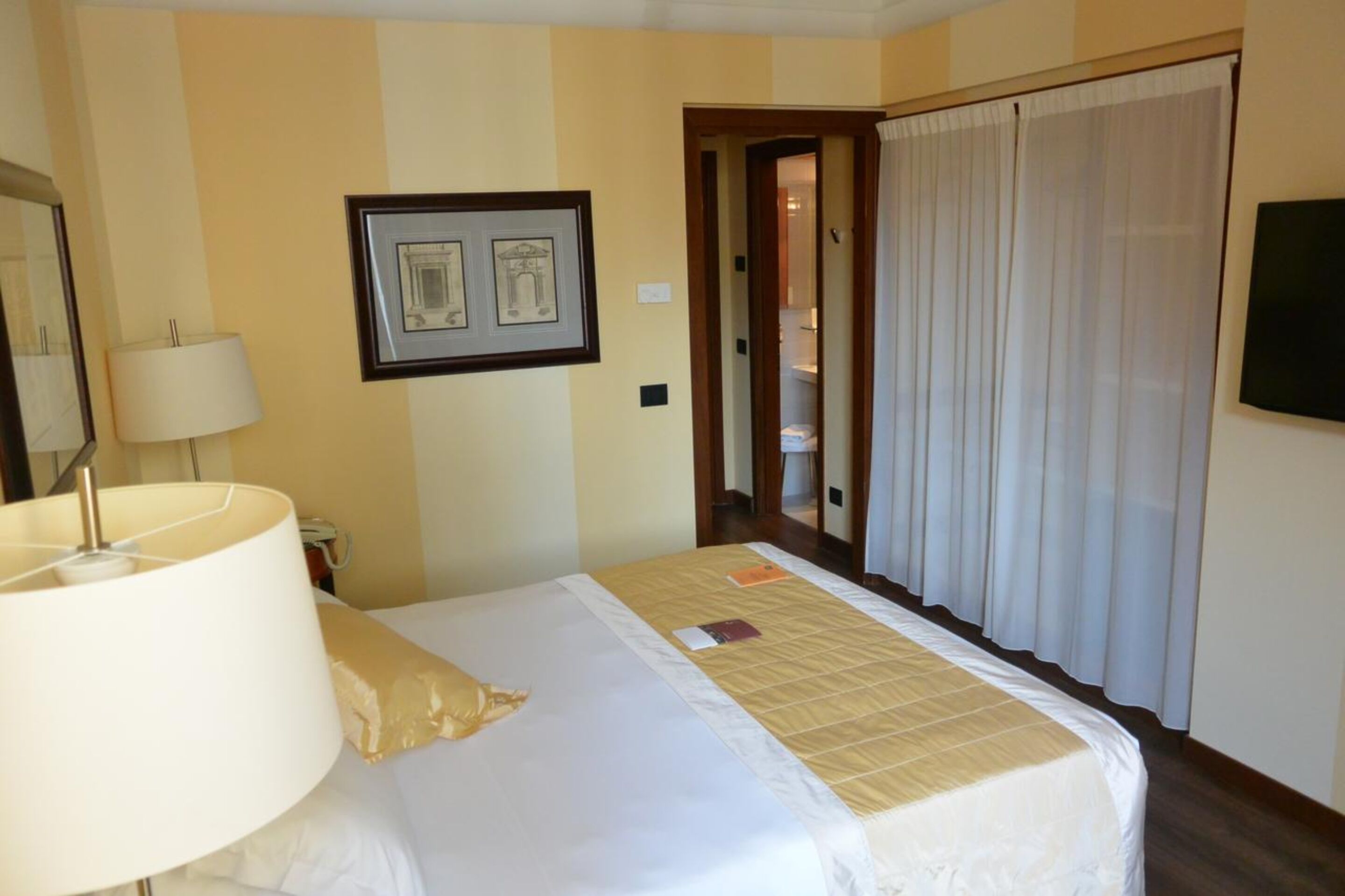 classic double room | premium bedding, free minibar, in-room safe, desk