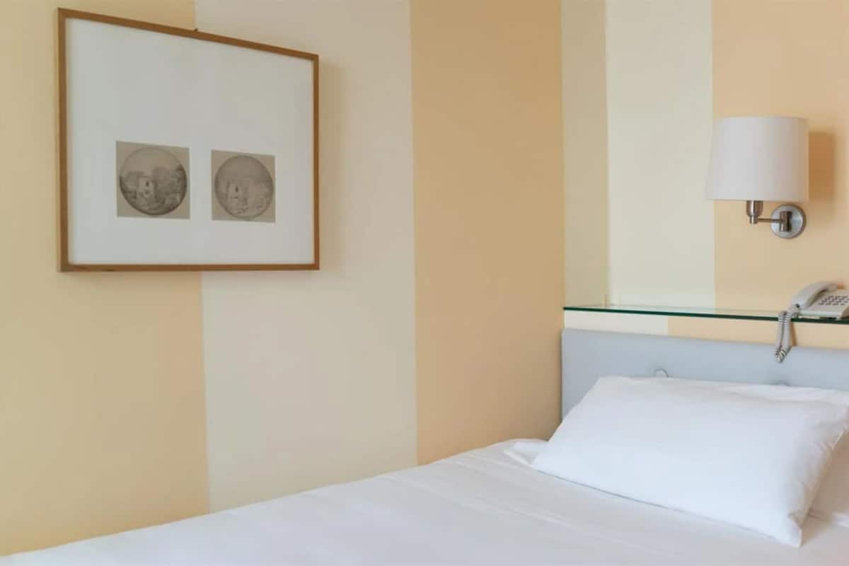 Basic Single Room | Premium bedding, free minibar, in-room safe, desk
