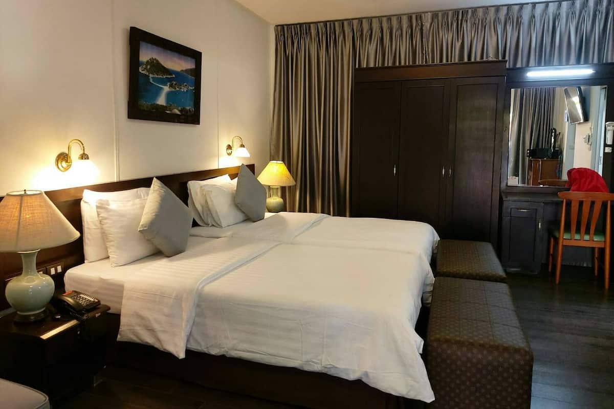 Minibar, in-room safe, desk, blackout drapes