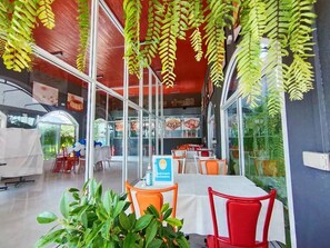 Tägliches englisches Frühstück gegen Gebühr