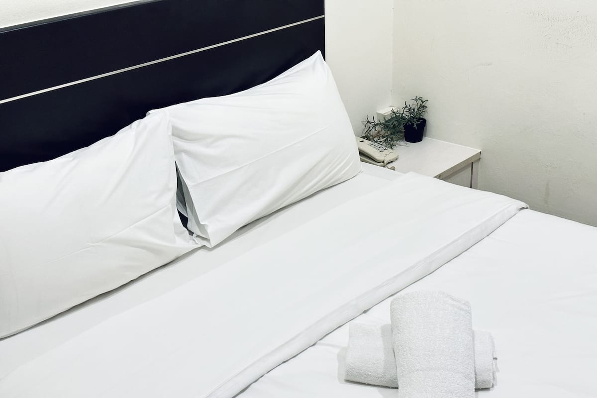 Standardzimmer, 1 Queen-Bett | Schreibtisch, Verdunkelungsvorhänge, schallisolierte Zimmer