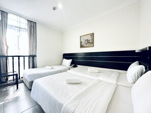 Desk, blackout curtains, soundproofing, iron/ironing board - Asphodel Inn Singapore (Singapore)