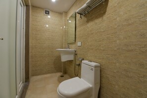 Bathroom - Hotel Yuvraj Deluxe New Delhi Railway station (New Delhi)