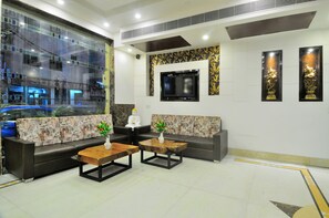 Reception - Hotel Yuvraj Deluxe New Delhi Railway station (New Delhi)