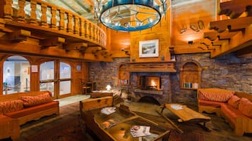 Lobby lounge