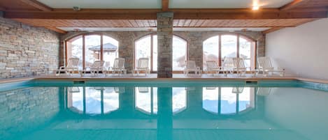 Indoor pool, sun loungers