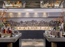 Se sirven desayunos y cocina internacional (con vistas al jardín) 