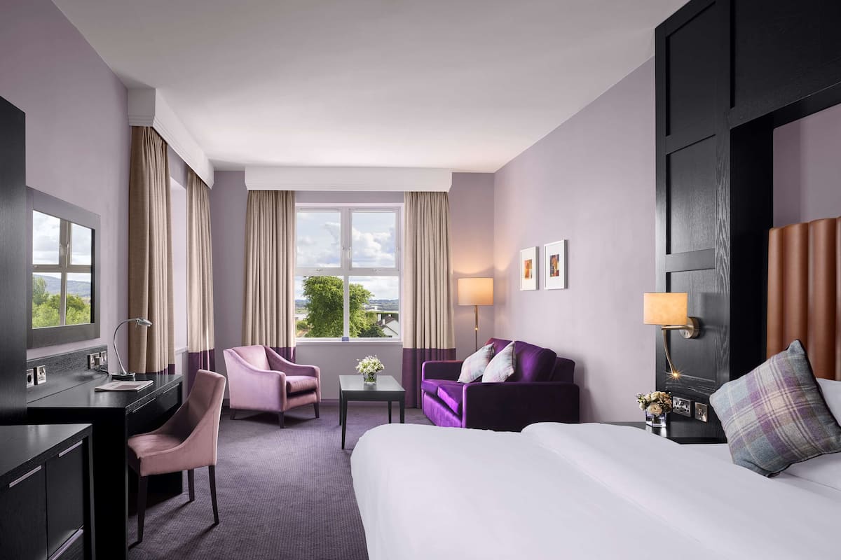 premium room | hypo-allergenic bedding, minibar, in-room safe, desk