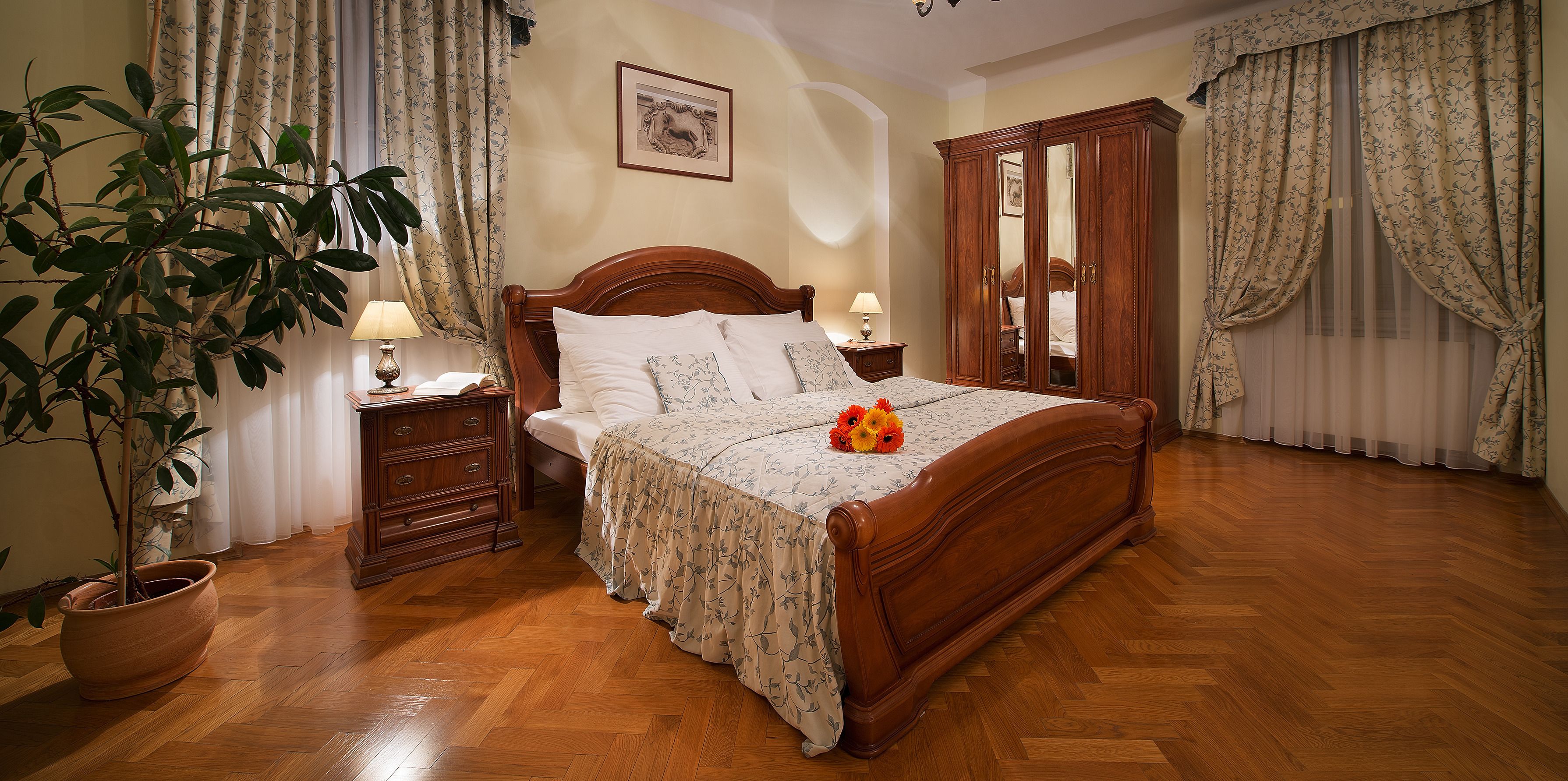 standard double or twin room | minibar, in-room safe, individually decorated, individually furnished