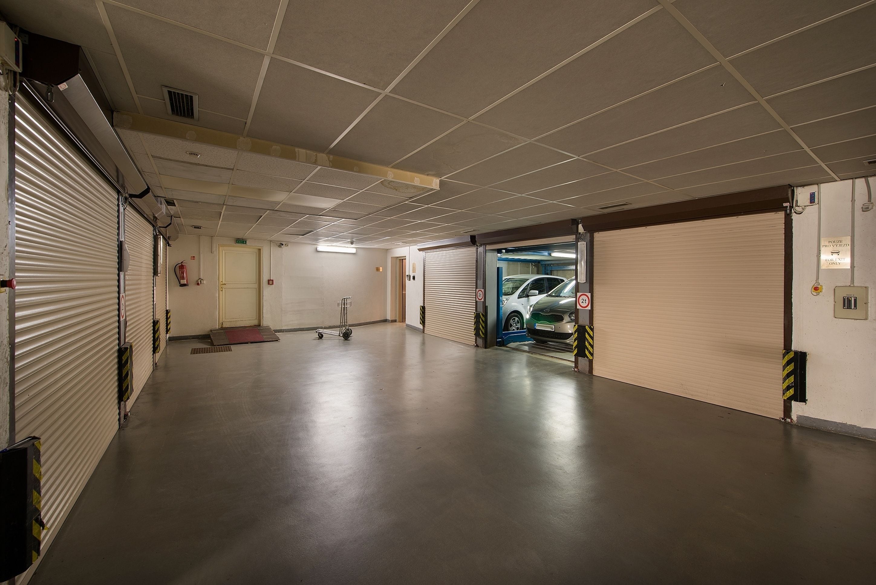 self-parking (surcharge) 850 per night