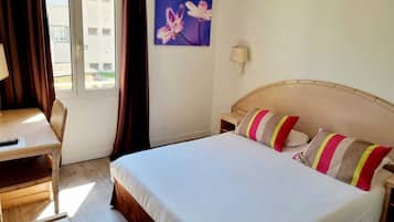 In-room safe, desk, soundproofing, free WiFi