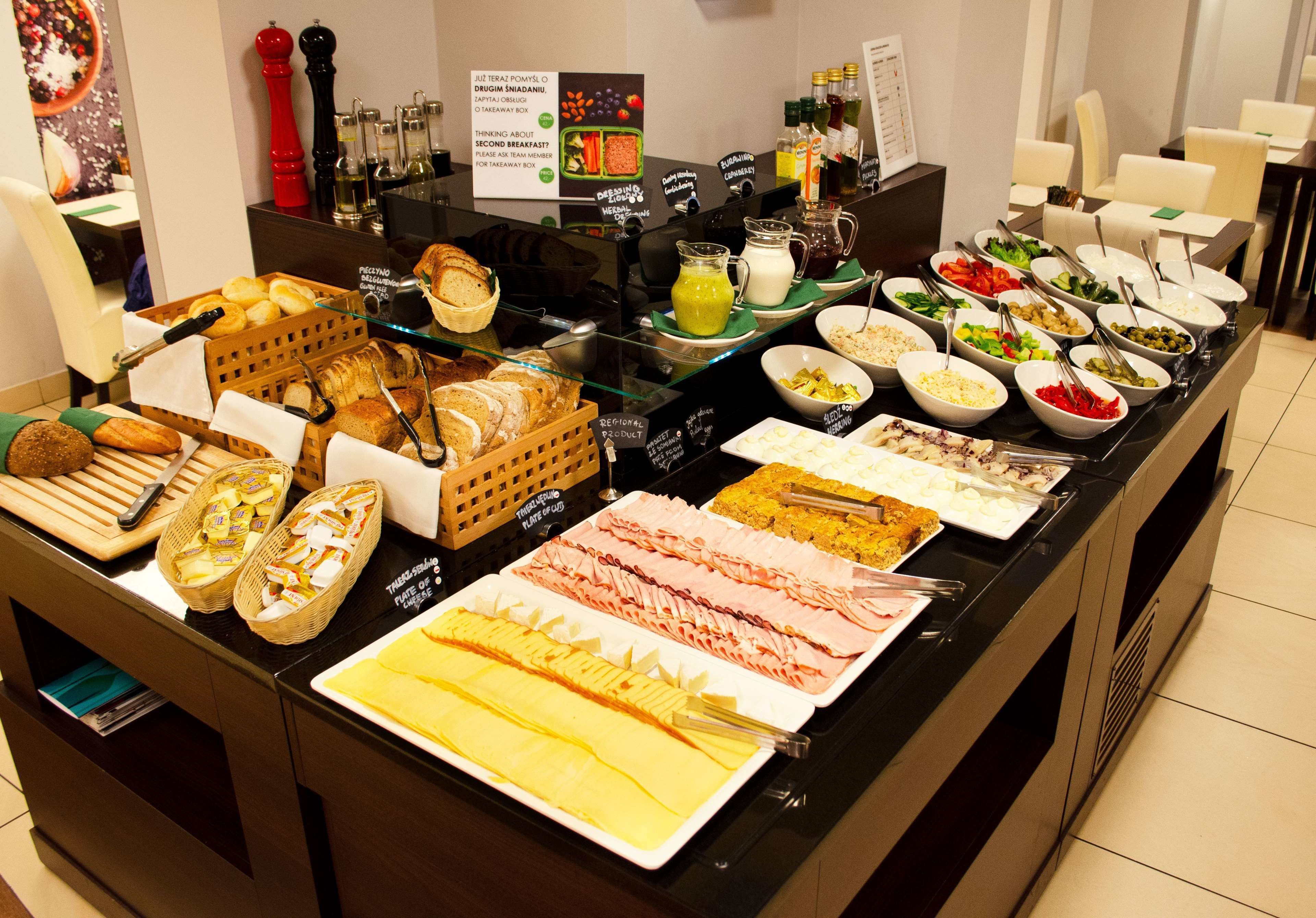 daily buffet breakfast (pln 50 per person)
