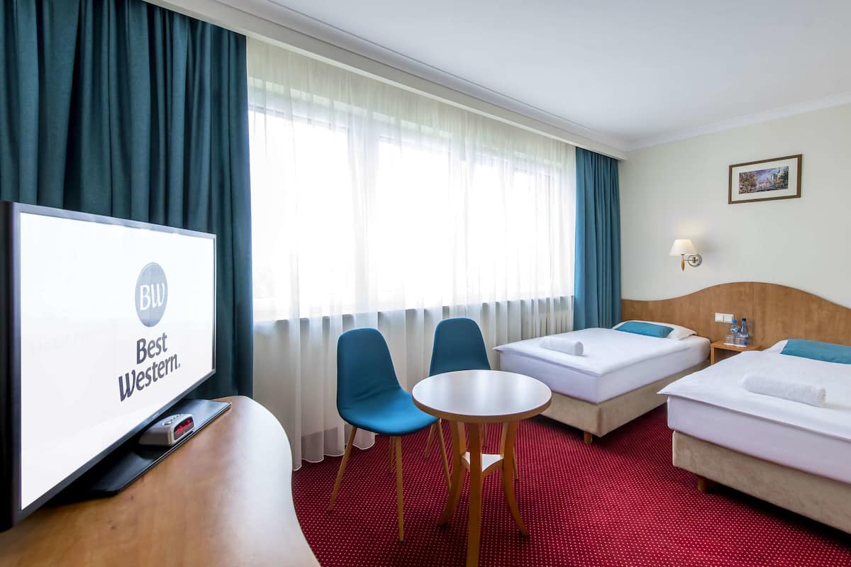 Luxury Room, 2 Twin Beds, Non Smoking | 1 bedroom, desk, laptop workspace, blackout drapes