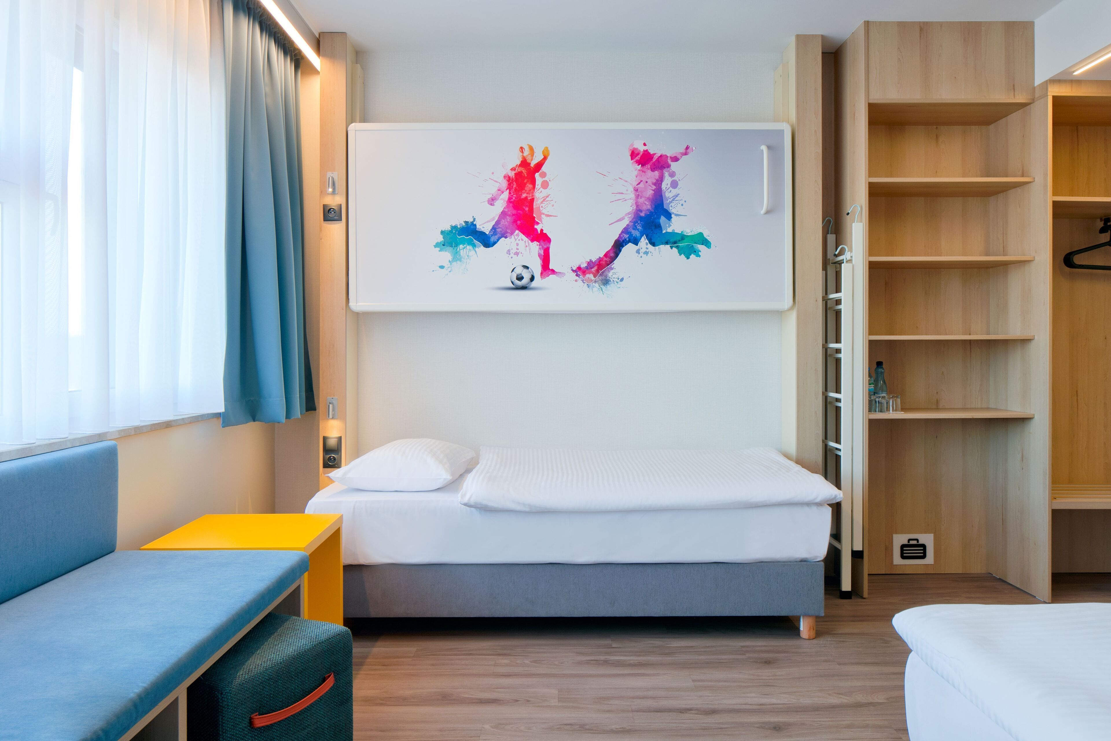 Desk, laptop workspace, blackout drapes, free WiFi